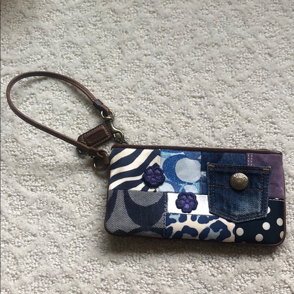 Coach Handbags - Coach wristlet
